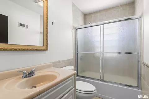 Bath - 1532 W Edwards St, Springfield, IL 62704 photo 1 of 1
