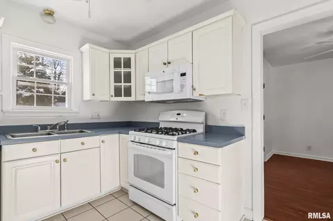 Kitchen - 1532 W Edwards St, Springfield, IL 62704 photo 3 of 3
