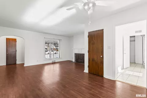 Living - 1532 W Edwards St, Springfield, IL 62704 photo 5 of 5