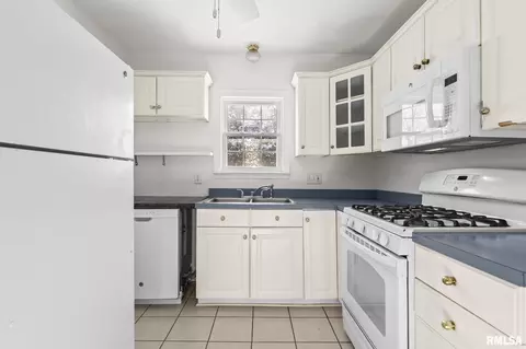 Kitchen - 1532 W Edwards St, Springfield, IL 62704 photo 1 of 3