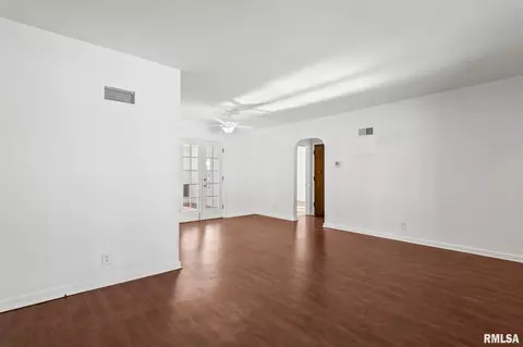 Living - 1532 W Edwards St, Springfield, IL 62704 photo 3 of 5