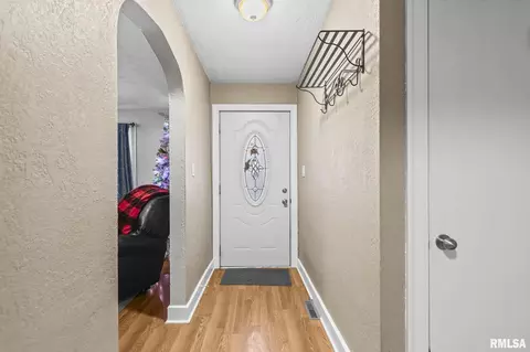 900 Griffiths Ave, Springfield, IL 62702 photo 4