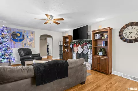 900 Griffiths Ave, Springfield, IL 62702 photo 6