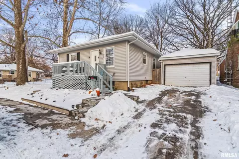 900 Griffiths Ave, Springfield, IL 62702 photo 2