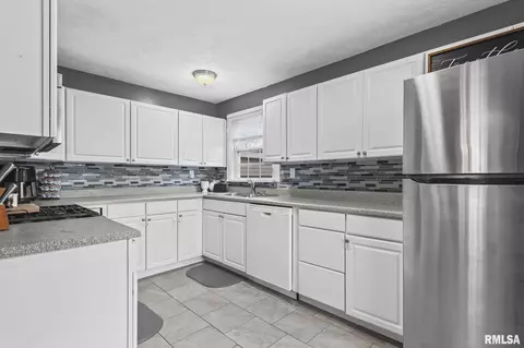 900 Griffiths Ave, Springfield, IL 62702 photo 12