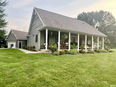 1 Valevue Acres Dr, Jacksonville, IL 62650