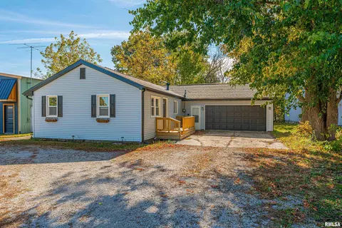 1500 E Jefferson St, Clinton, IL 61727