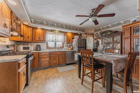Kitchen - 526 Comet Ave, Lincoln, IL 62656 photo 1 of 2