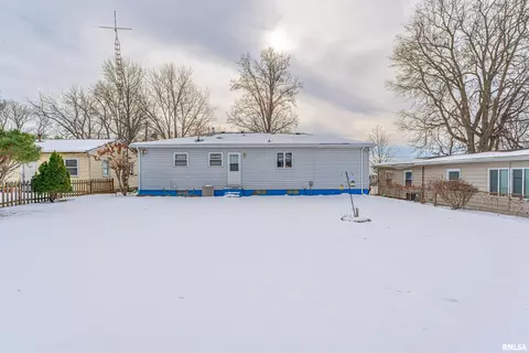 Exterior - 526 Comet Ave, Lincoln, IL 62656 photo 1 of 2