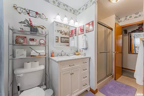 Bath - 526 Comet Ave, Lincoln, IL 62656 photo 1 of 1