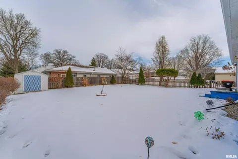 Exterior - 526 Comet Ave, Lincoln, IL 62656 photo 2 of 2