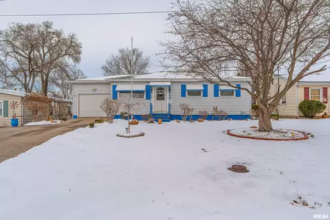 526 Comet Ave, Lincoln, IL 62656