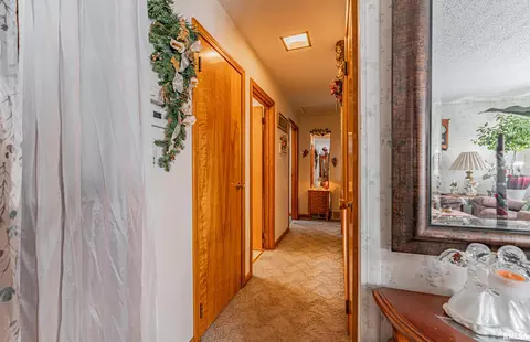 Entry Way - 526 Comet Ave, Lincoln, IL 62656 photo 1 of 2