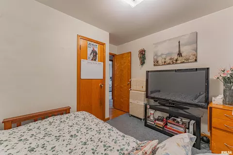 Bedroom - 526 Comet Ave, Lincoln, IL 62656 photo 2 of 7