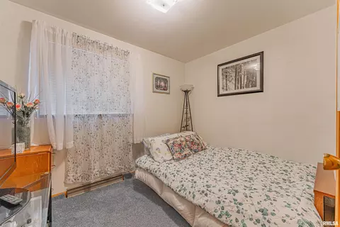 Bedroom - 526 Comet Ave, Lincoln, IL 62656 photo 1 of 7