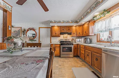 Kitchen - 526 Comet Ave, Lincoln, IL 62656 photo 2 of 2