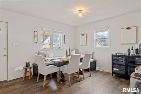 Dining - 320 S Amos Ave, Springfield, IL 62704 photo 1 of 3