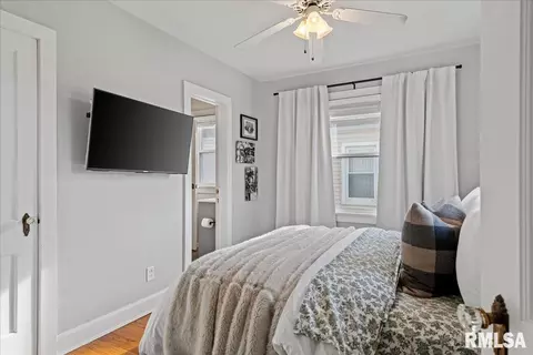 Bedroom - 320 S Amos Ave, Springfield, IL 62704 photo 3 of 4