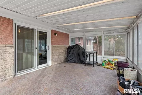 Exterior - 10 Royal Rd, Springfield, IL 62702 photo 1 of 9
