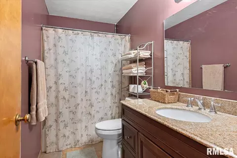 Bath - 10 Royal Rd, Springfield, IL 62702 photo 1 of 2
