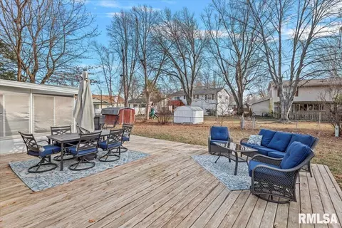 Exterior - 10 Royal Rd, Springfield, IL 62702 photo 4 of 9