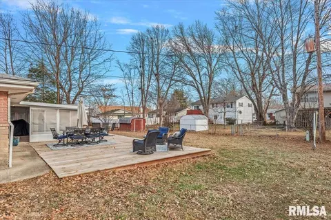 Exterior - 10 Royal Rd, Springfield, IL 62702 photo 6 of 9