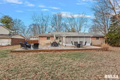 Exterior - 10 Royal Rd, Springfield, IL 62702 photo 8 of 9
