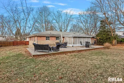 Exterior - 10 Royal Rd, Springfield, IL 62702 photo 7 of 9