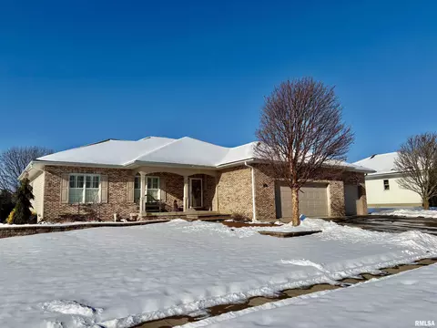 25 Eleanor Ln, Jacksonville, IL 62650
