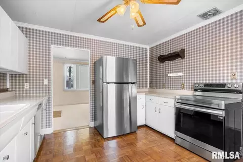 Kitchen - 2336 S State St, Springfield, IL 62704 photo 3 of 3