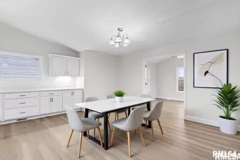 Dining - 6200 Wind Tree Rd, Springfield, IL 62712 photo 1 of 1