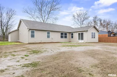 Exterior - 6200 Wind Tree Rd, Springfield, IL 62712 photo 4 of 6