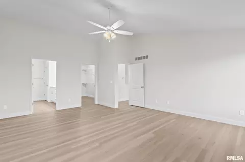 Bedroom - 6200 Wind Tree Rd, Springfield, IL 62712 photo 2 of 11