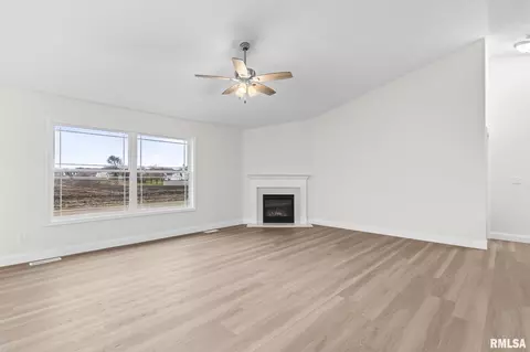 Living - 6200 Wind Tree Rd, Springfield, IL 62712 photo 2 of 4