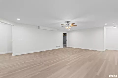 Living - 6200 Wind Tree Rd, Springfield, IL 62712 photo 4 of 4