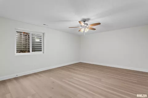 Bedroom - 6200 Wind Tree Rd, Springfield, IL 62712 photo 7 of 11