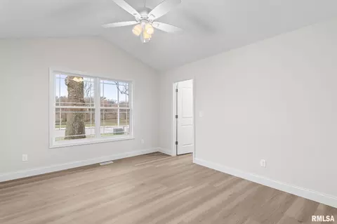Bedroom - 6200 Wind Tree Rd, Springfield, IL 62712 photo 5 of 11