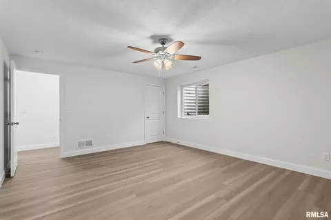 Bedroom - 6200 Wind Tree Rd, Springfield, IL 62712 photo 11 of 11