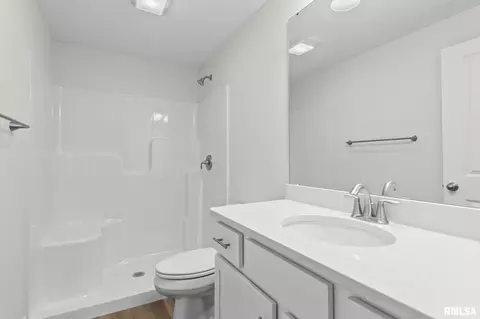 Bath - 6200 Wind Tree Rd, Springfield, IL 62712 photo 2 of 2