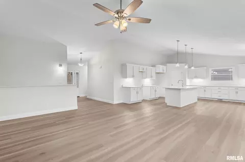 Entry Way - 6200 Wind Tree Rd, Springfield, IL 62712 photo 1 of 3