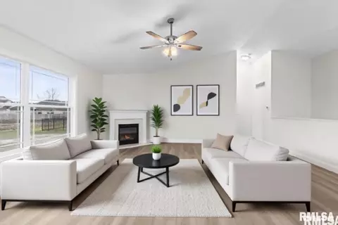 Living - 6200 Wind Tree Rd, Springfield, IL 62712 photo 1 of 4