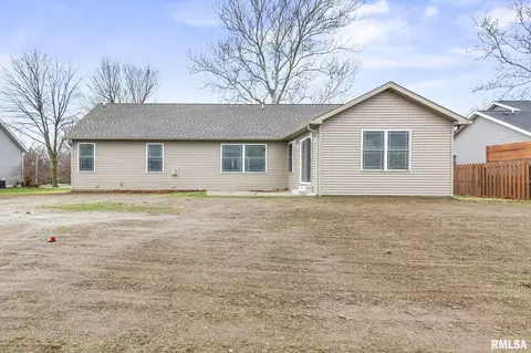 Exterior - 6200 Wind Tree Rd, Springfield, IL 62712 photo 3 of 6