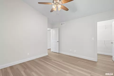 Bedroom - 6200 Wind Tree Rd, Springfield, IL 62712 photo 3 of 11