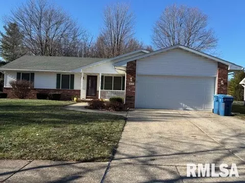 217 Pittsburg Landing Dr, Springfield, IL 62711