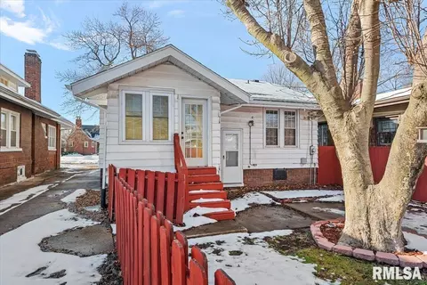 Exterior - 2036 S 4th St, Springfield, IL 62703 photo 3 of 6