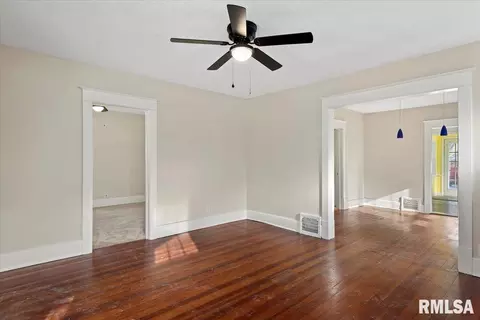 Living - 2036 S 4th St, Springfield, IL 62703 photo 4 of 6