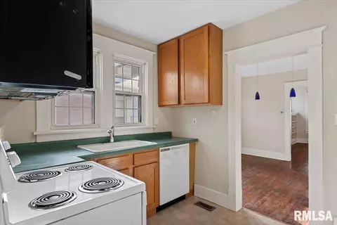 Entry Way - 2036 S 4th St, Springfield, IL 62703 photo 1 of 2