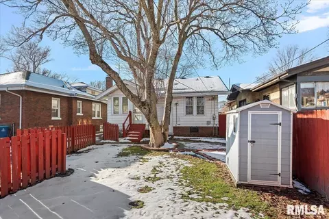 Exterior - 2036 S 4th St, Springfield, IL 62703 photo 5 of 6