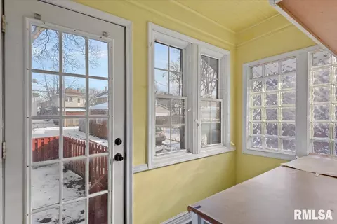 Exterior - 2036 S 4th St, Springfield, IL 62703 photo 1 of 6