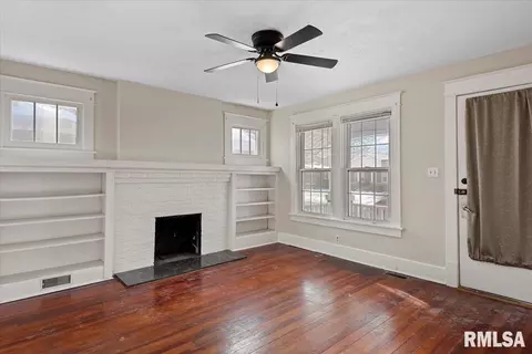 Living - 2036 S 4th St, Springfield, IL 62703 photo 2 of 6